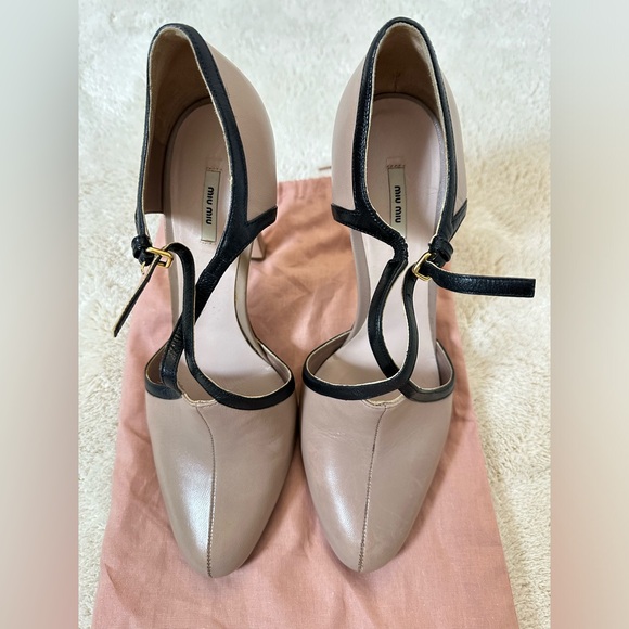 ⚠️‼️Vintage Miu Miu 2006 Pumps‼️⚠️ - Picture 3 of 6